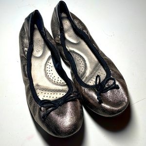 Dexflex Comfort metallic flats